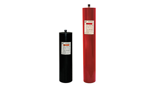 What should you pay attention to when checking the piston accumulator cycle?